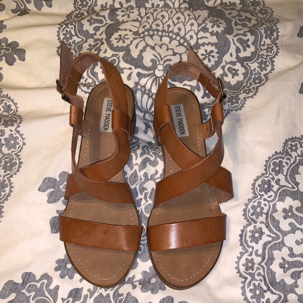 Tan Steve Madden chunky sandals 😍